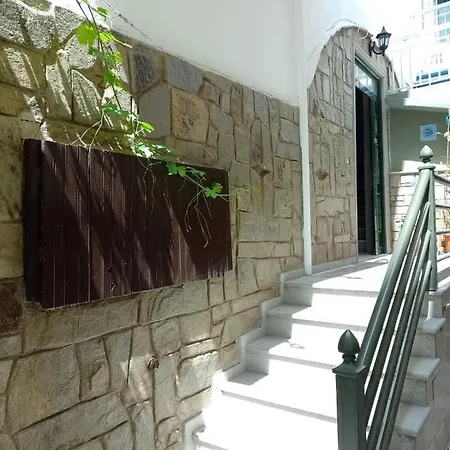 ιόλη Apartman *