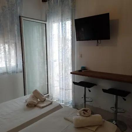 ιόλη *